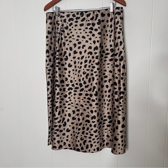 Dresses & Skirts - Unbranded Satin Leopard Print Midi Skirt Beige and Black Pull-on Size Large